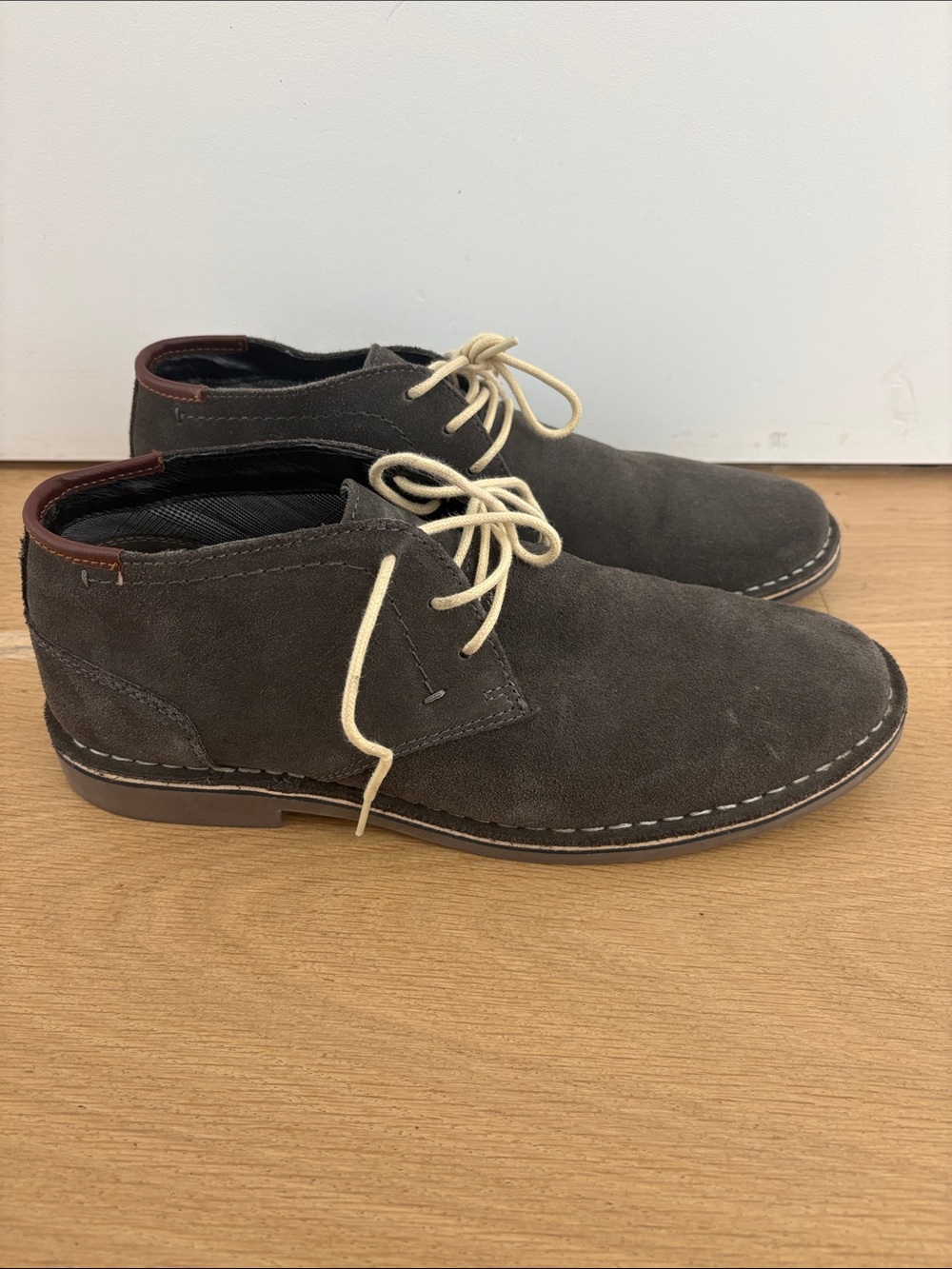 Nordstrom Men's Suede Chukka Boots in Dark Gray with Cream Laces